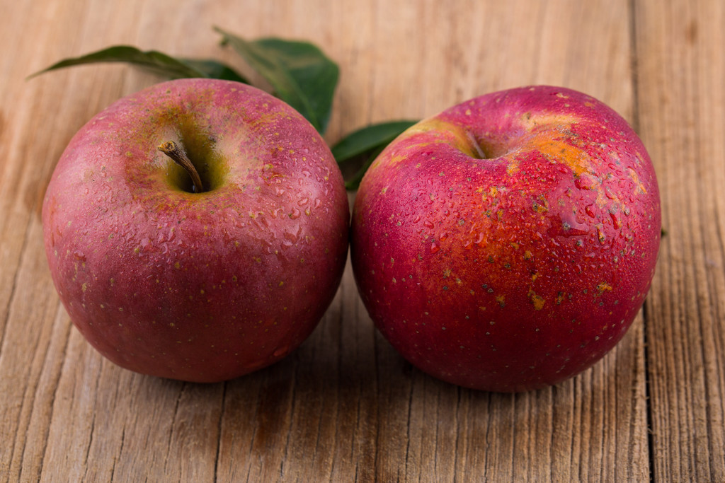  p>苹果是 a target="_blank" href="/item/蔷薇科">蔷薇科 /a> a