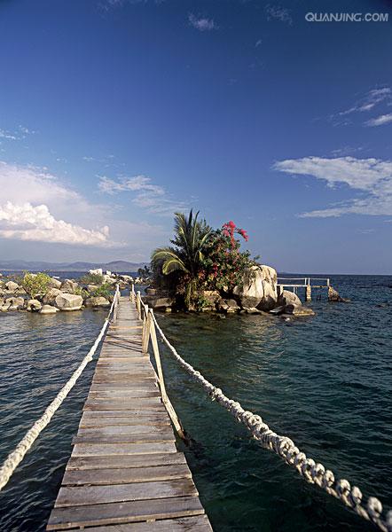  p>马拉维湖(lake malawi)亦译尼亚萨湖(lake nyasa).