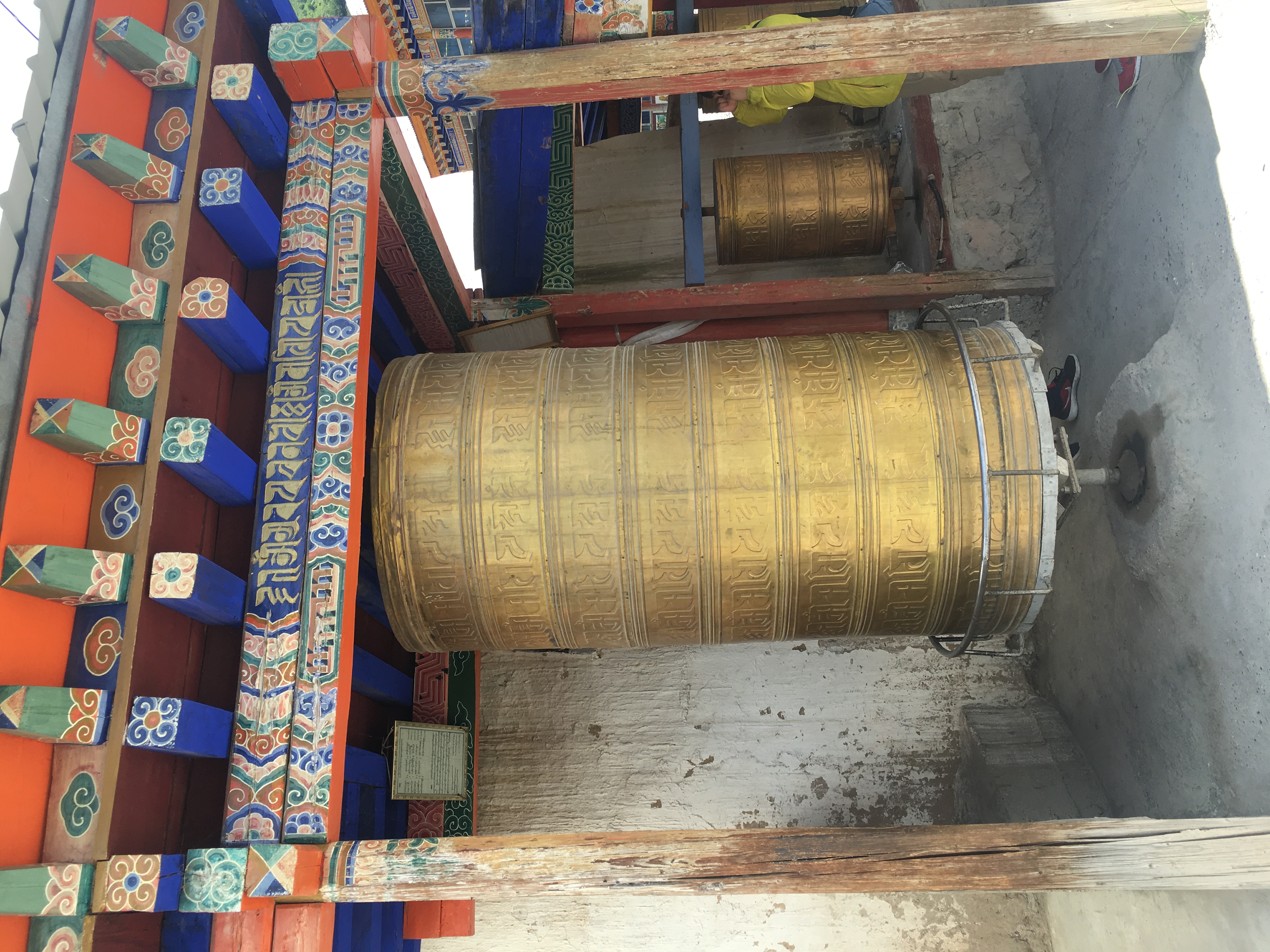 青考日迪德琅,始建于1645年,位于迭部县益哇乡扎尕那,是由东哇宗盖才