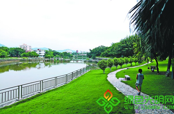翠湖公园位于深圳市 a target="_blank" href="/item/光明新区">光明