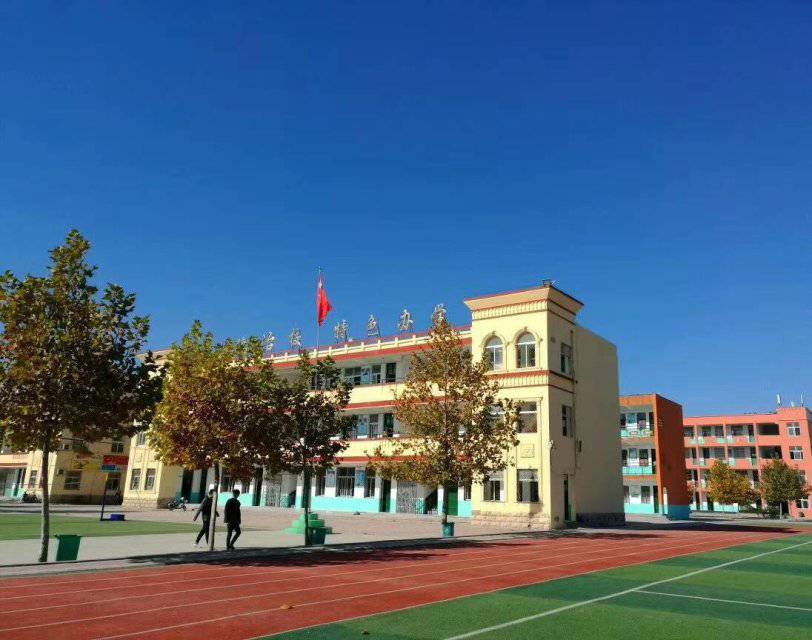  p data-id="gnb43lz9x9">曹城办中学(曹城镇中学,曹城中学)位于山东