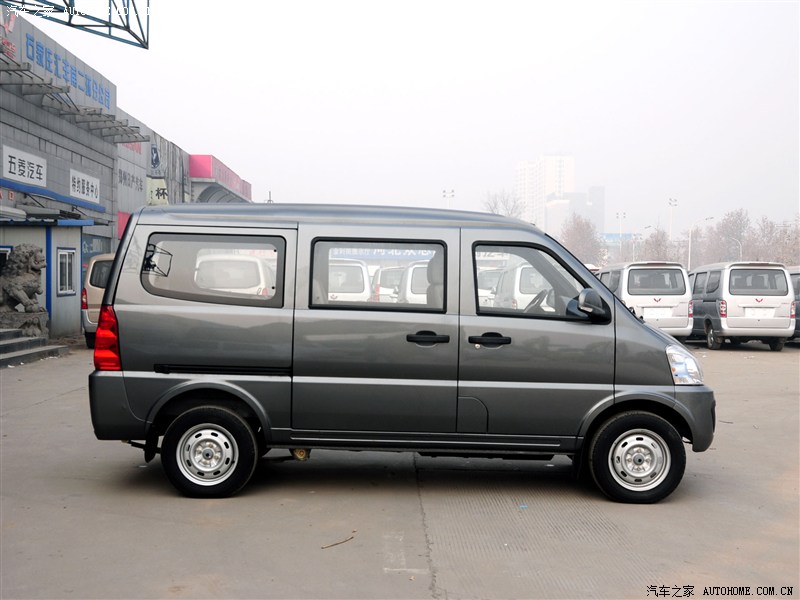  p data-id="gnao2m420r">众泰v10是众泰公司研发的一款面包车,车身