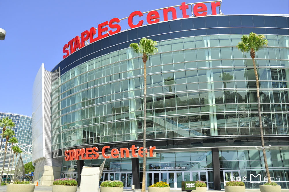  p>斯台普斯中心(staples center),位于美国加利福尼亚州洛杉矶市中心