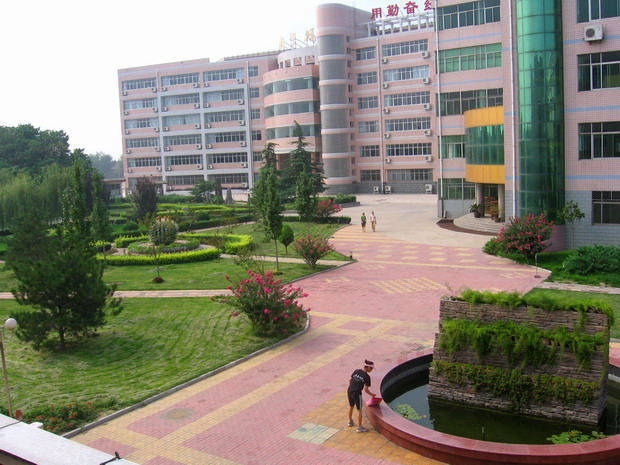  p data-id="gnbyrd99q5">藁城区第一中学,简称藁城一中,原 a target=