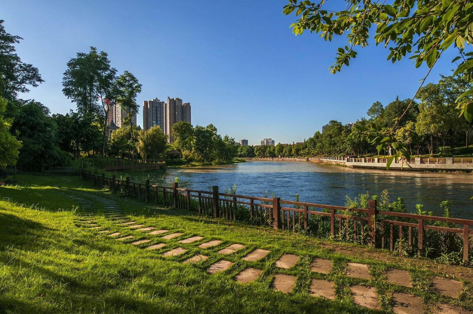  p>温江区,四川省成都市辖区,是成都中心城区的重要组成部分,地处成都