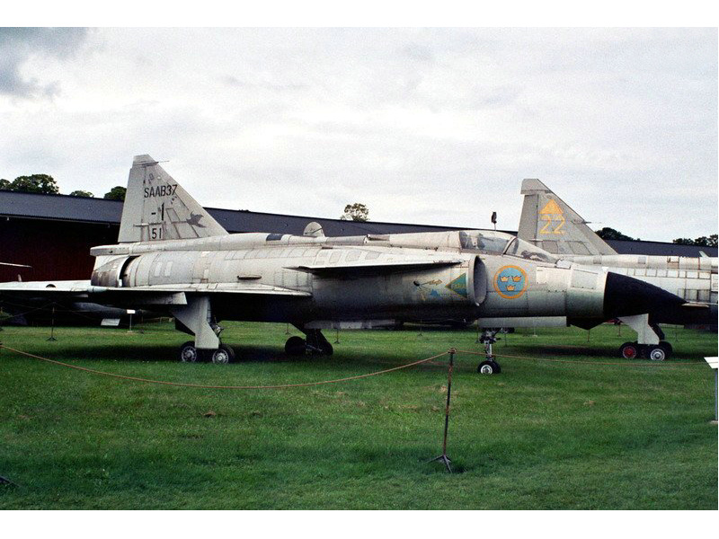 战斗机(英文:saab-37 fighter,绰号:viggen,译文:雷)是20世纪60年代