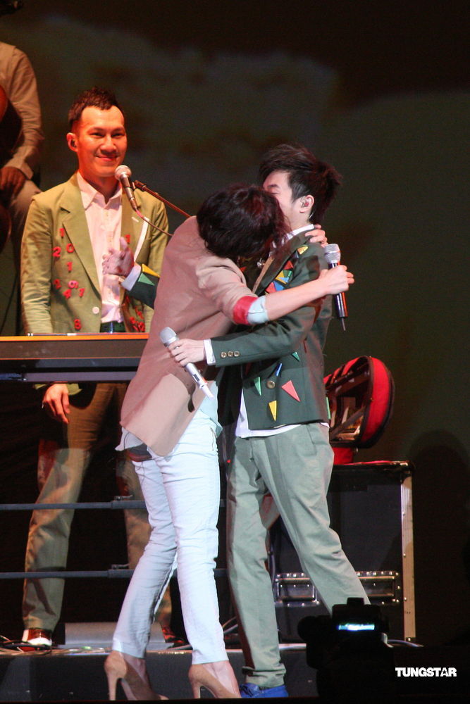 中国台湾乐团,由 a target="_blank" href="/item/吴青峰/39241" data