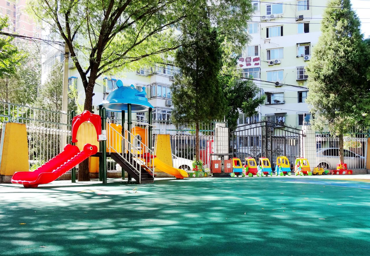 新桥北100米志新村小区内,北京英才幼儿园自创办之日起就确立了高起点