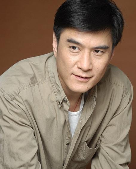  p>李强,1960年6月21日出生于山东省烟台市,中国内地影视男演员,毕业