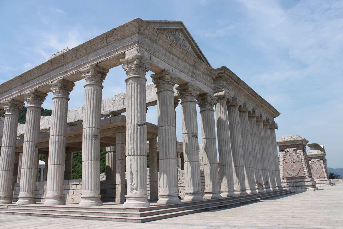  p>达蓬山主题乐园,乐园内总共设置有七个大区,一百多个项目.