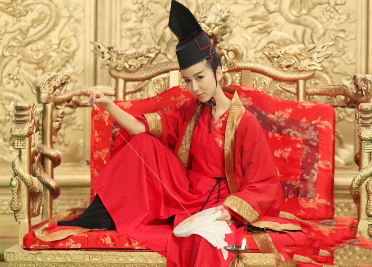  p>娄艺潇(loura),1988年12月27日出生于辽宁省 a target="_blank"