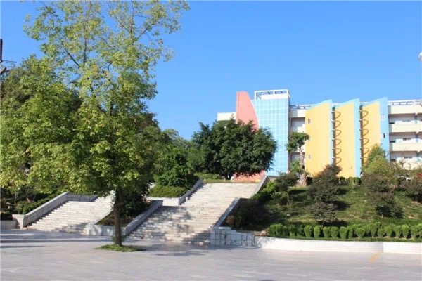 思南县第八中学