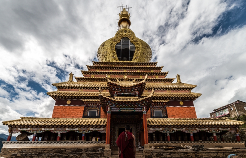  p>大藏寺位于马尔康县城正北,距成都市约500公里,位于海拔三千米以上