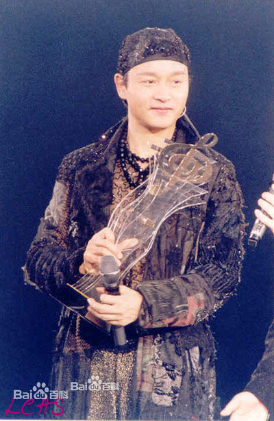 p>张国荣(1956年9月12日-2003年4月1日),出生于香港,中国香港男歌手