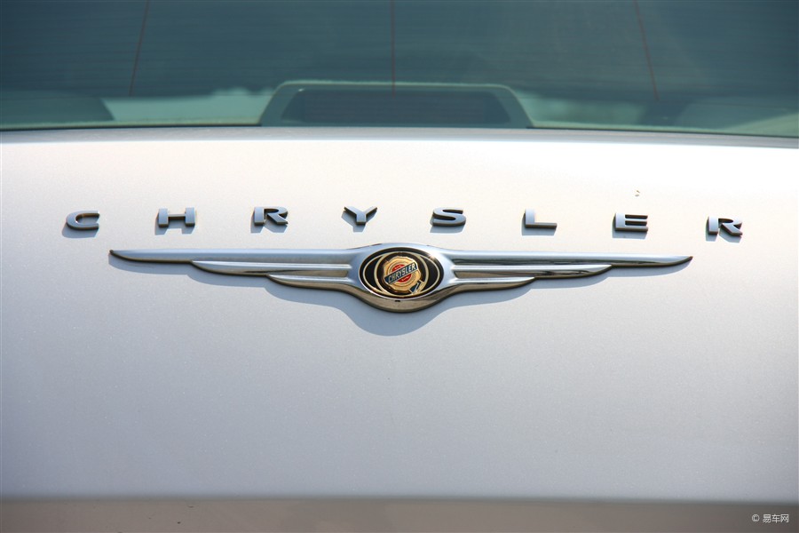  p>进口克莱斯勒300c,秉承"大胆创新 自成潮流"的品牌理念, a target=