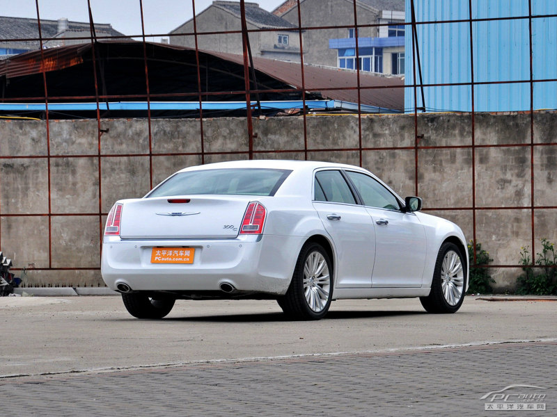  p>进口克莱斯勒300c,秉承"大胆创新 自成潮流"的品牌理念, a target=