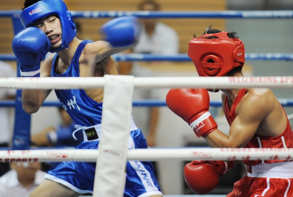  p>拳击(英文:boxing,法文:boxe)是戴拳击手套进行格斗的运动项目.