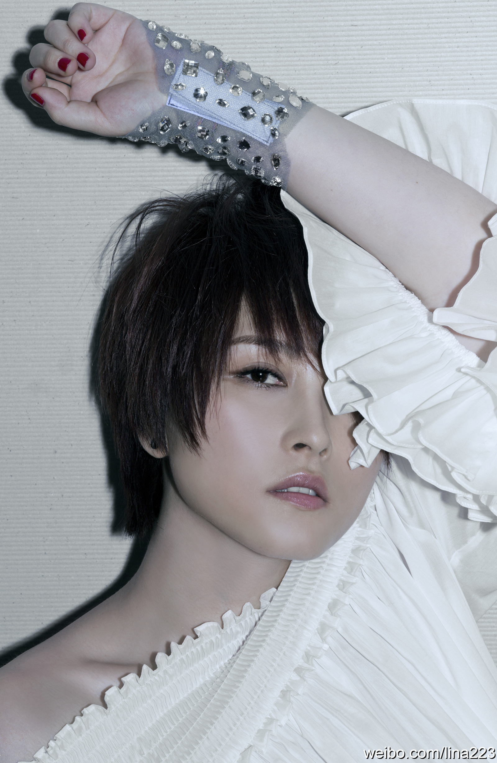  p>厉娜,1983年2月23日生于浙江省金华市磐安县,中国内地流行乐女歌手