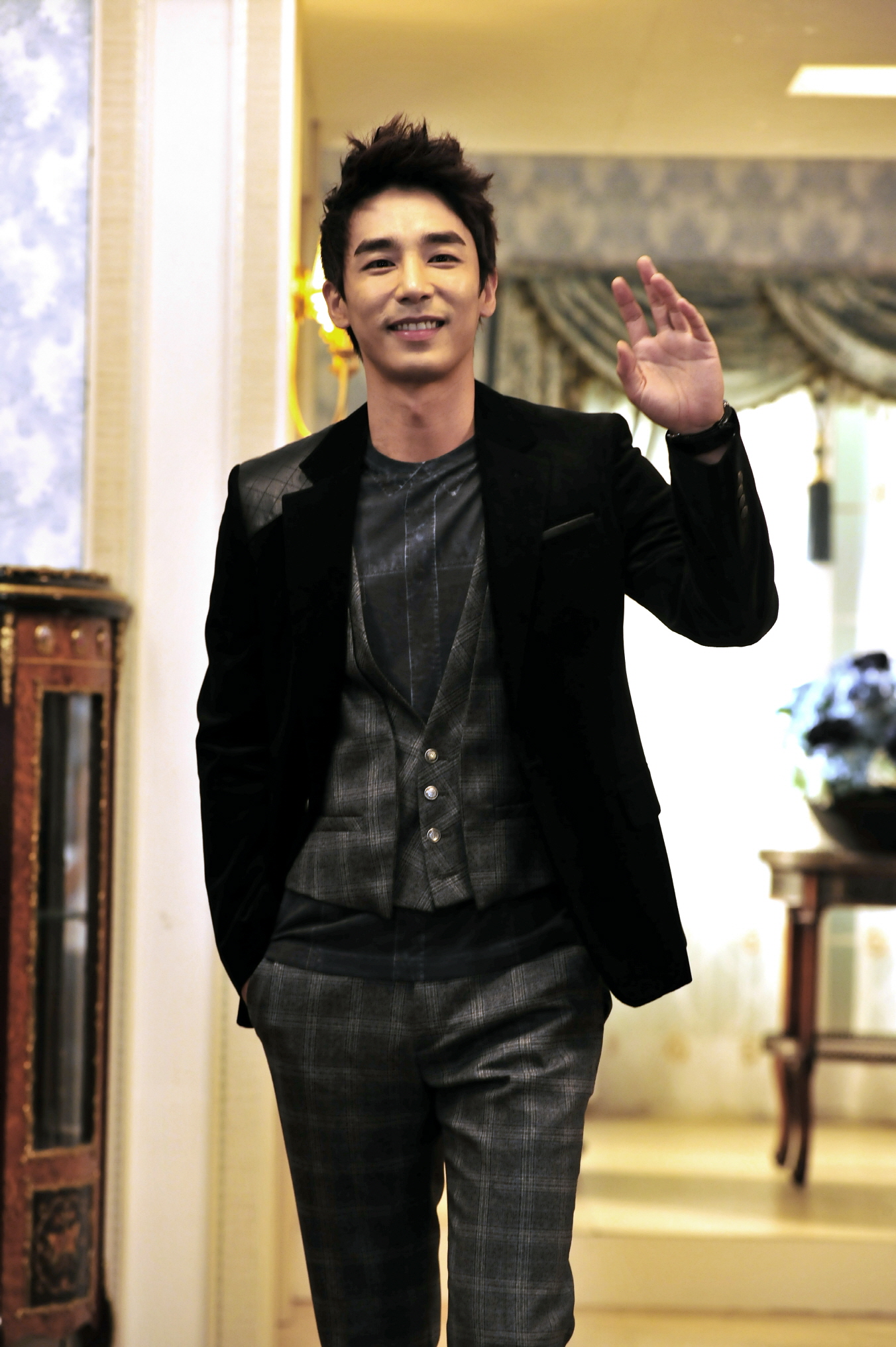 由朱圣宇执导,朴贤洙编剧, a target="_blank" href="/item/李泰成