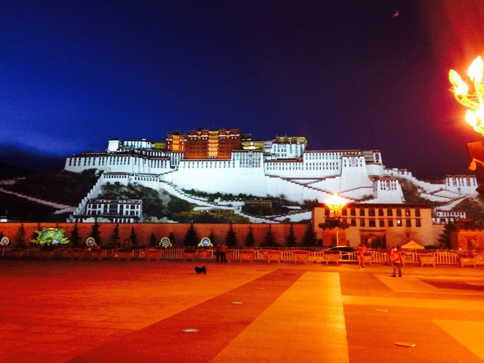  p>布达拉宫广场是世界海拔最高的 a target="_blank" href="/item