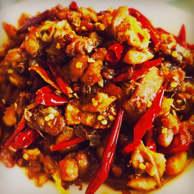 冷吃兔又名香辣兔,是自贡民间传统美食,迄今有百年历史,是自贡盐帮菜