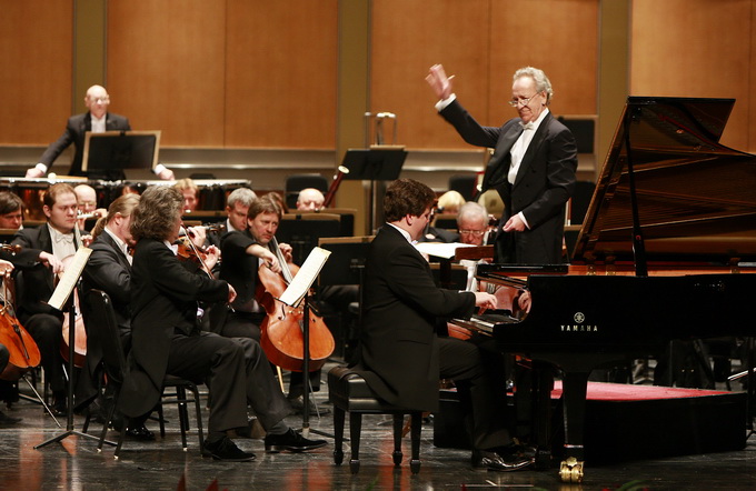 圣彼得堡爱乐乐团