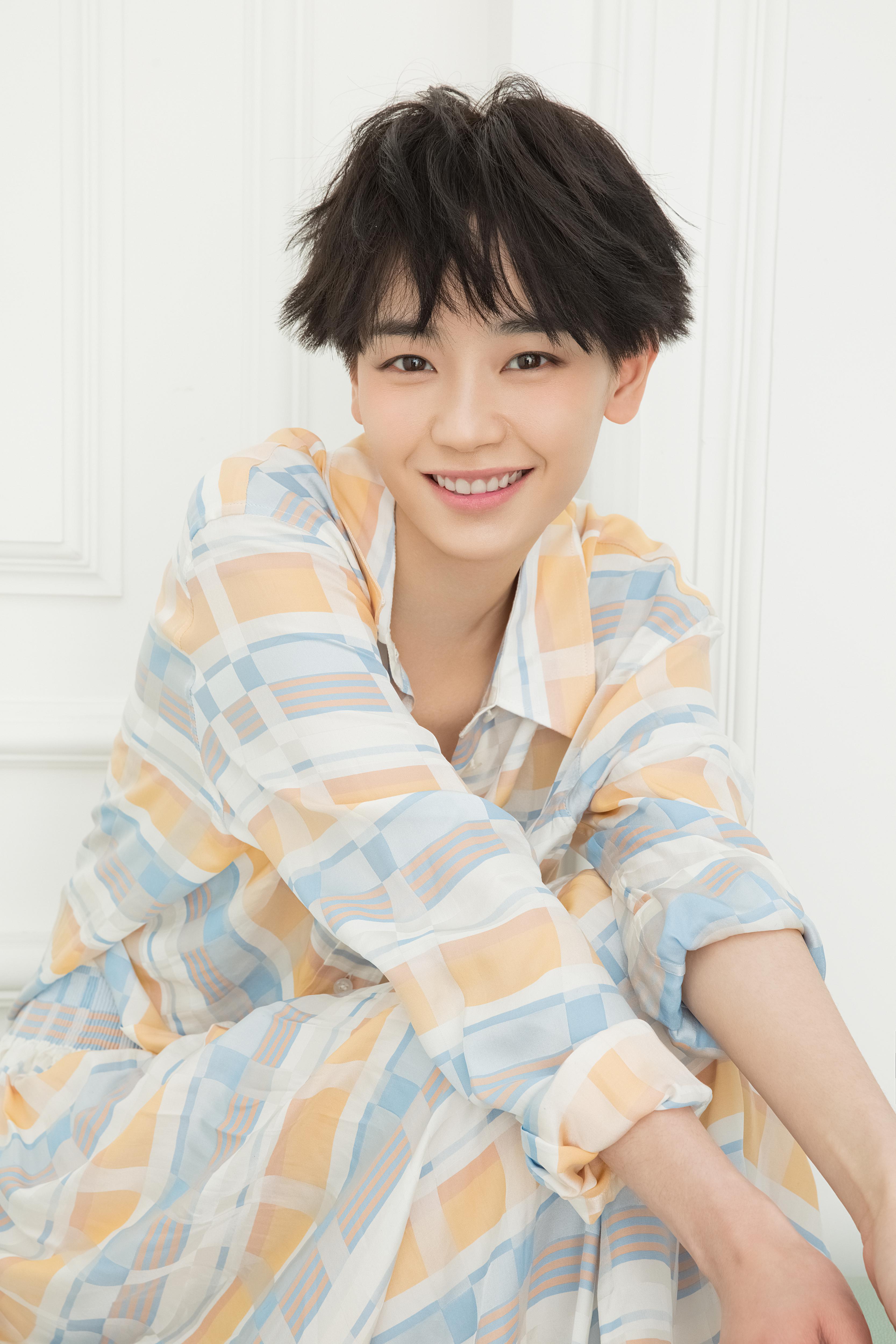  p>刘雅瑟 i>(原名刘欣) /i>,1989年1月13日出生于湖南省衡阳市,中国