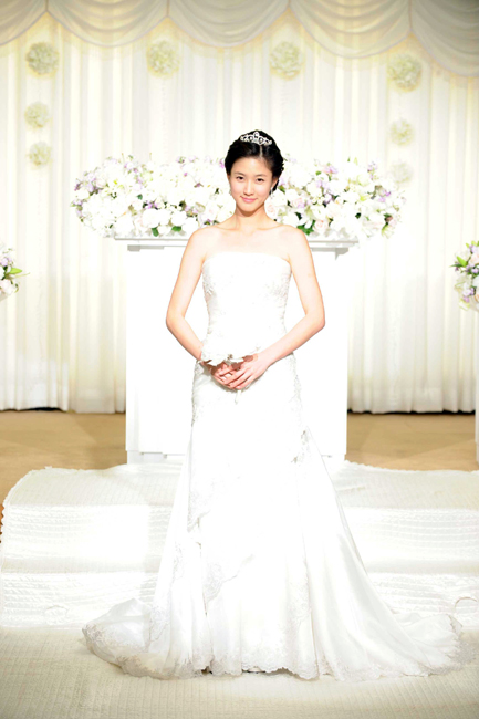  p>李秀景(         ),1982年3月13日出生于韩国,演员,毕业于 a