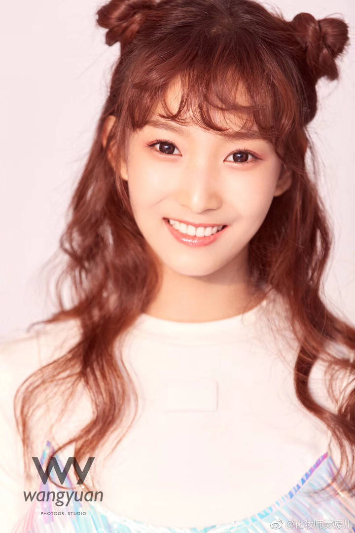  p>高颖浠,又名朵儿,2000年11月8日出生于北京市,中国内地流行乐女