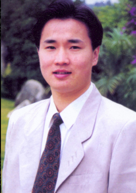 ">余顺,1973年出生,芜湖市人,共青团员,毕业于北京市场安庆黄梅戏学院