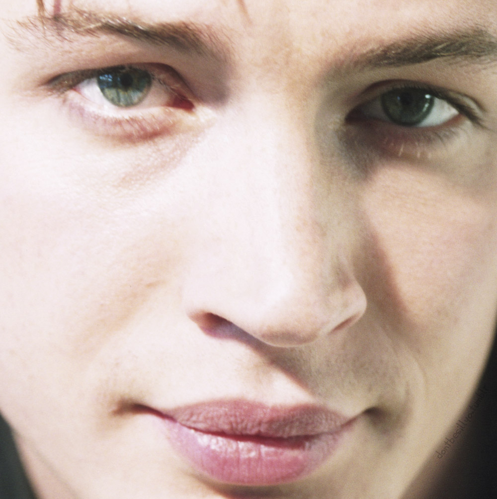  p>汤姆·哈迪(tom hardy),1977年9月15日出生于英国伦敦哈默史密斯