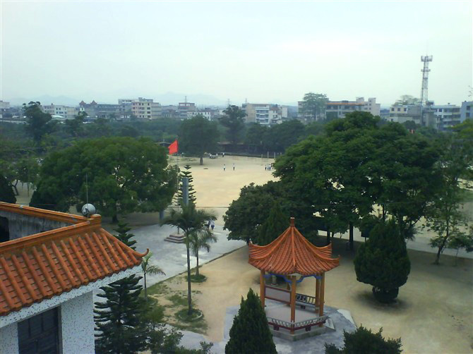 普宁市梅峰中学