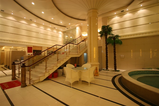  p data-id="gnvf6b05iq">泰安凯撒金殿温泉会馆以全新的人文休闲理念