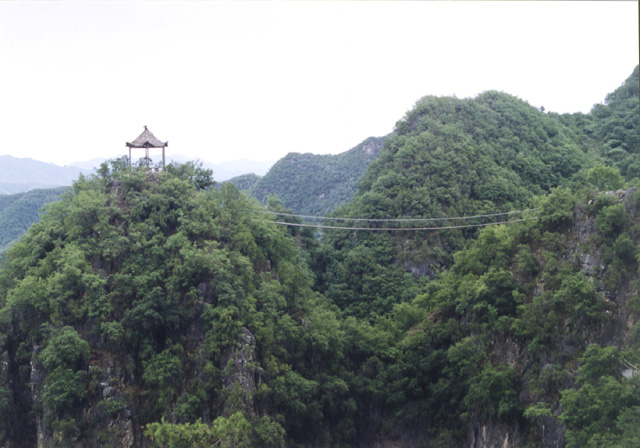 白石崖风景区位于洛阳市 a target="_blank" href="/item/栾川县">