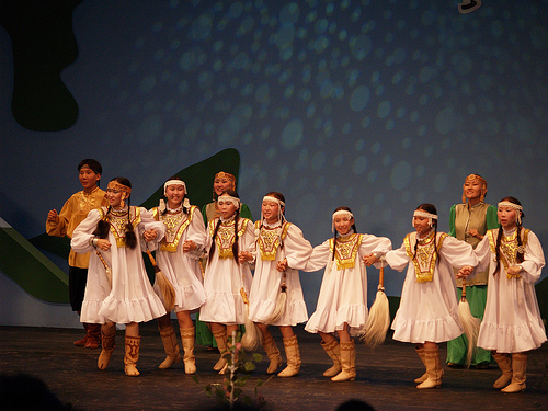 лар)是 a target="_blank" href="/item/俄罗斯少数民族/10105326"