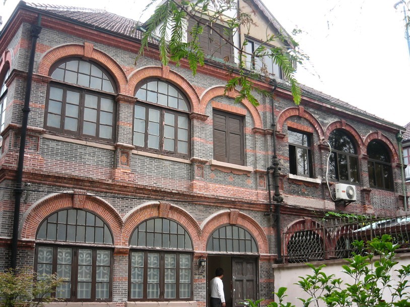  p data-id="gnwkgm6n8a">溧阳路位于上海虹口区中部的鲁迅公园板块