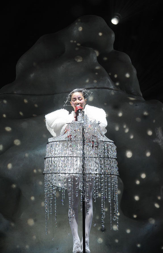  p>王菲(faye wong),1969年8月8日出生于北京,中国流行乐女歌手,影视