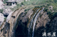  p data-id="gnapfn8rtb">滴水崖位于承德县城附近的下板城镇北圈村与