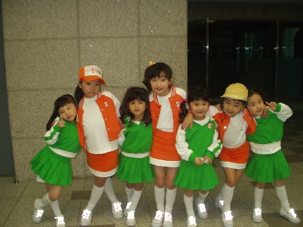  p>《love song》是         填词,         谱曲,韩国七公主演唱的一