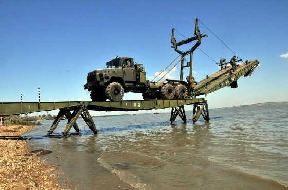 由特种舟桥,重型舟桥等专业部队,分队及其他勤务保障分队组成.