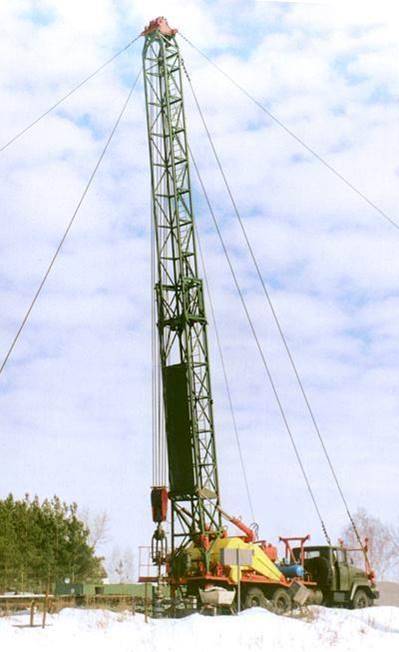  p>井架是在钻井或修井过程中,用于安放天车,悬挂游车,大钩,吊环,吊卡