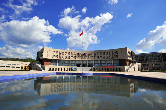 广州大学附属东江中学