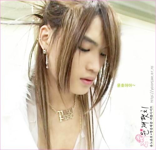  p data-id="gnwjoy2632">《triangle》是一首歌曲,演唱者是东方神起.