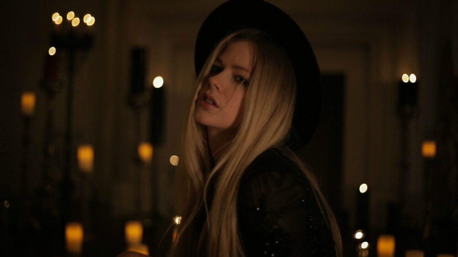 女歌手 a target="_blank" href="/item/艾薇儿·拉维尼/8566850"