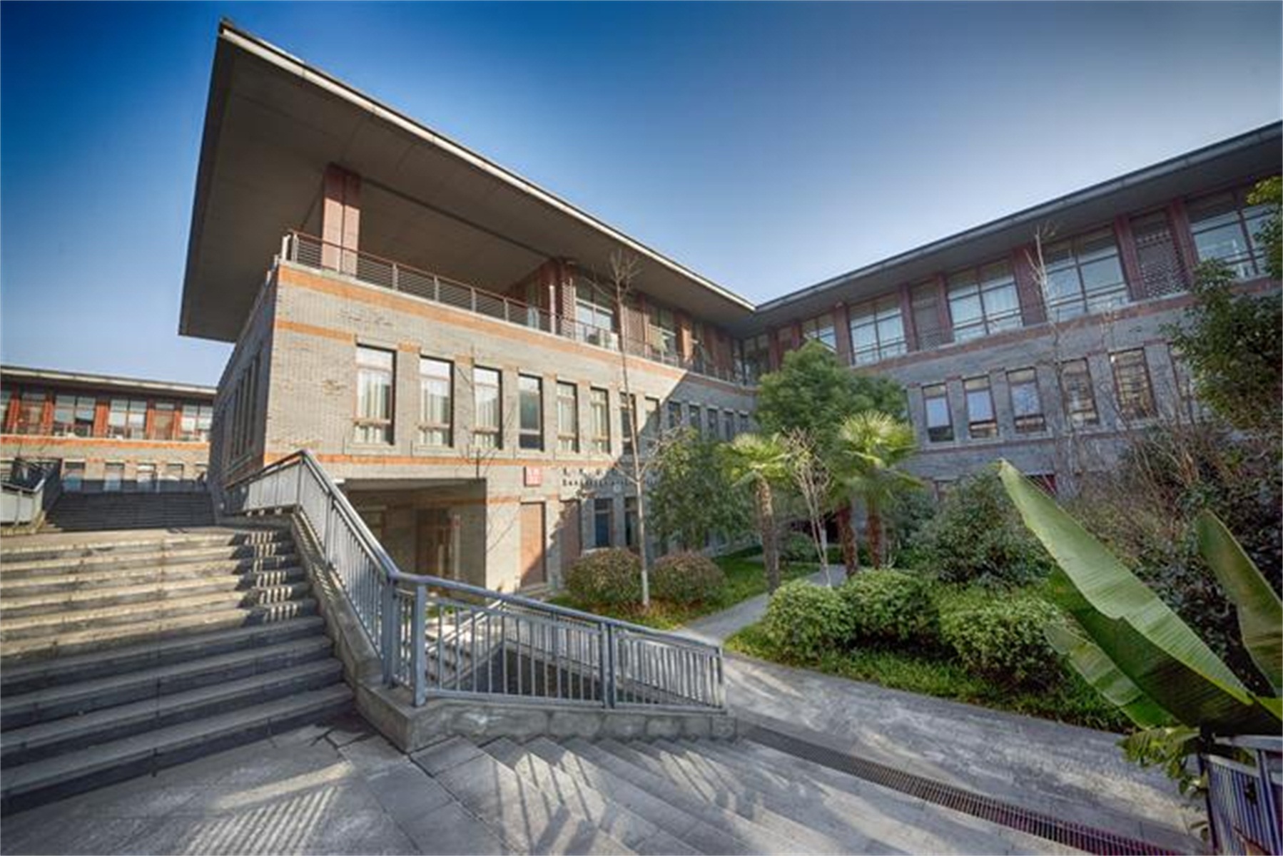  p>杭州万向职业技术学院(hangzhou wanxiang polytechnic),位于 a