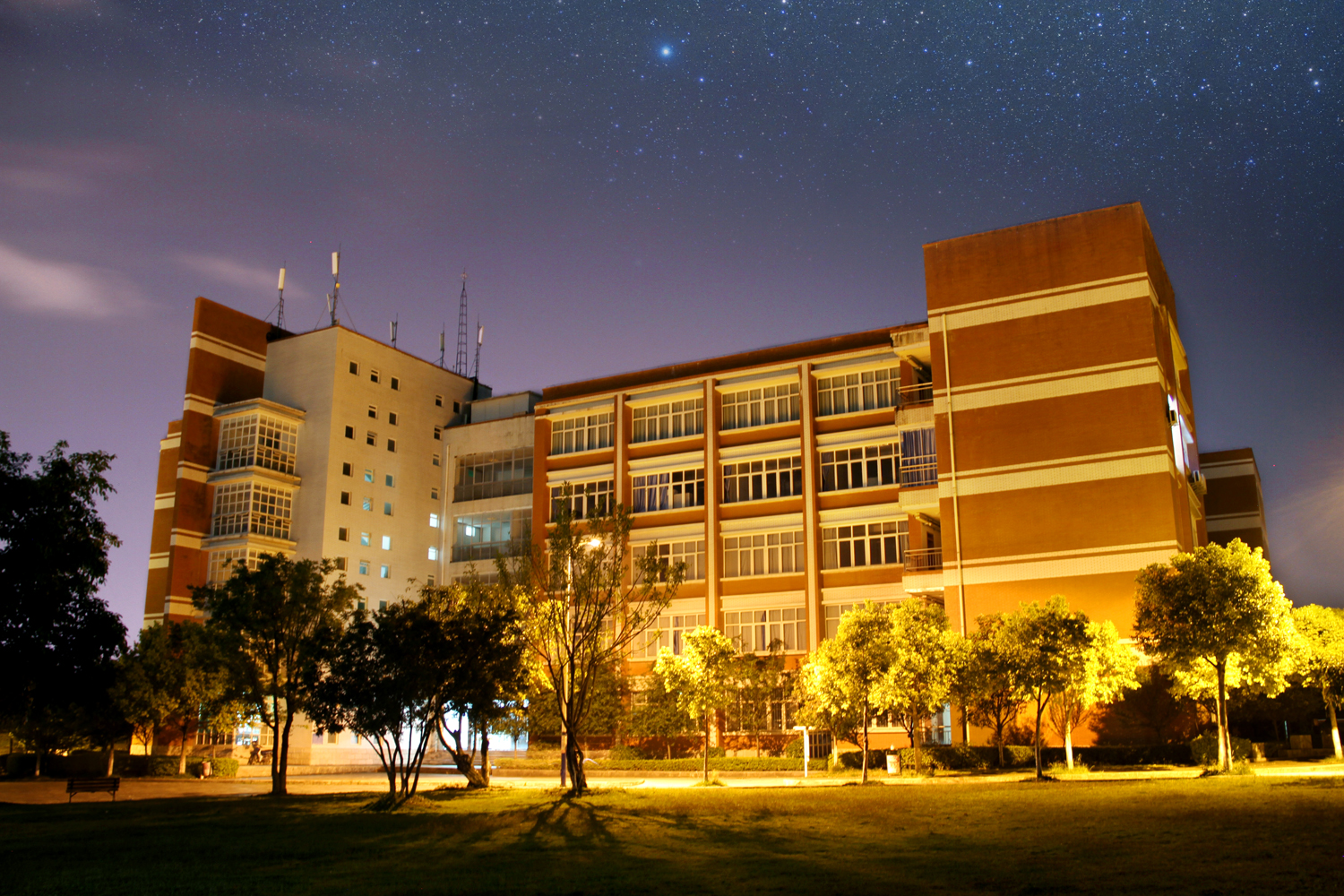  p>保山学院(baoshan university,bsu)是经国家教育部批准的全日制