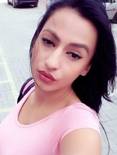 ">阿尔巴尼亚 /a>21岁(2015年)女子艾妮肯试镜女主播的时候"真空上阵"