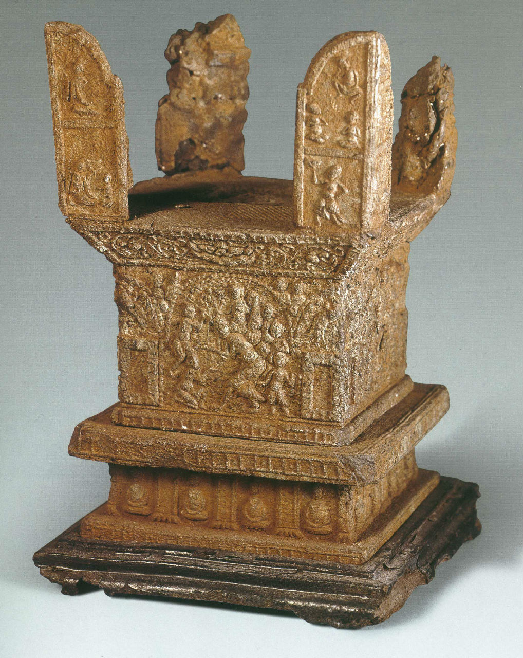 宋铁铸金涂舍利塔