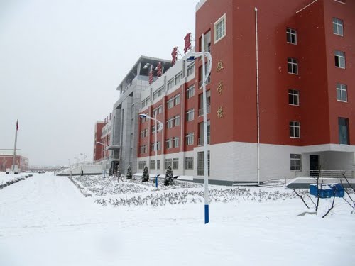  p>灵丘一中始建于1951年,是 a href="#" data-lemmaid="184224">灵丘