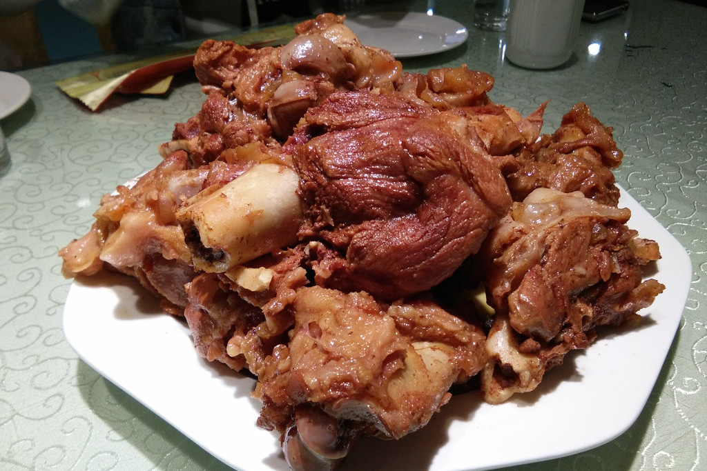  p data-id="gnww949l2k">酱大棒骨是一道菜品,属于东北家常美食.